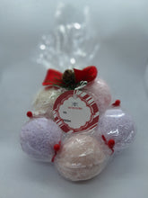 Load image into Gallery viewer, Bath Bomb holiday wreaths
