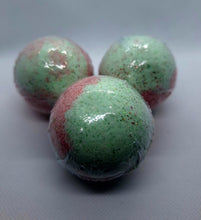 Load image into Gallery viewer, Candy Cane Bath Gift Set