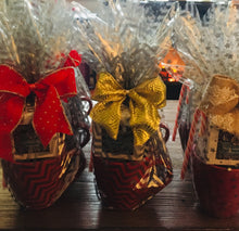 Load image into Gallery viewer, Candy Cane Hot chocolate bombs -Vegan option